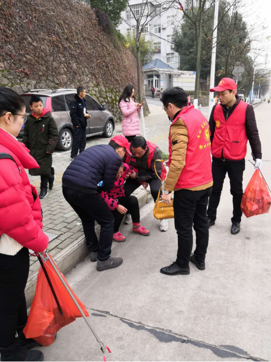 公司積極開展包保路段文明創(chuàng)建工作